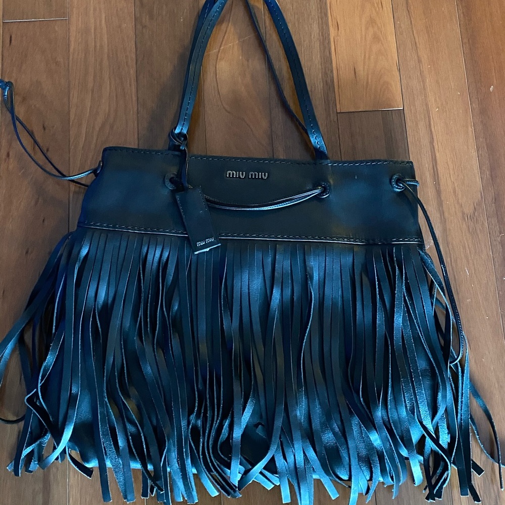 In good condition hand bag, very fashionable!